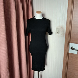 루키스 블랙검정 플리츠주름 반팔 롱원피스
