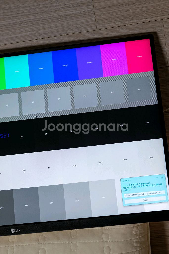27인치 4K 모니터 LG 27US550 팝니다.--2