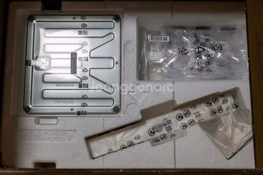 27인치 4K 모니터 LG 27US550 팝니다.--6