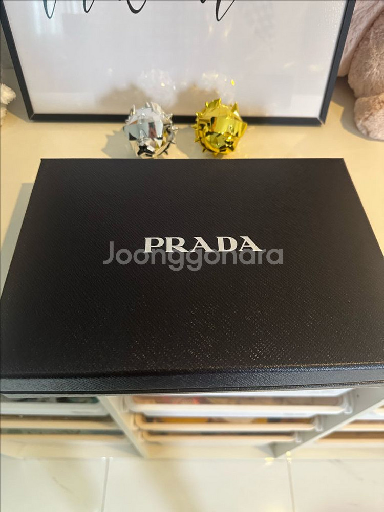 프라다 정품 퀼팅 파우치백 금장 체인 새상품--1