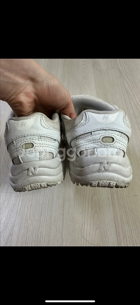 뉴발란스 운동화 240--3