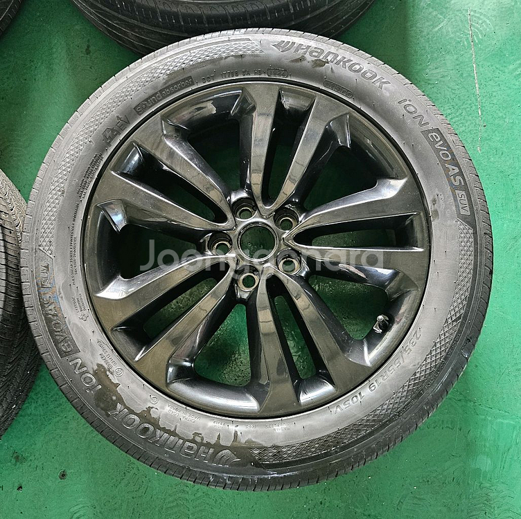 올뉴카니발 19인치 순정 유광블랙 휠타이어 한대분 판매--2