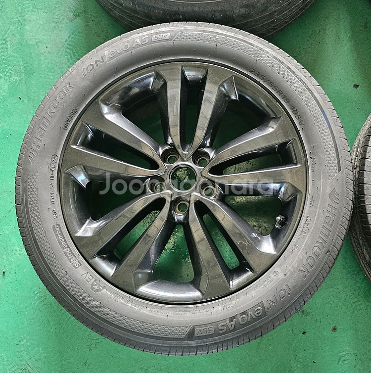 올뉴카니발 19인치 순정 유광블랙 휠타이어 한대분 판매--3