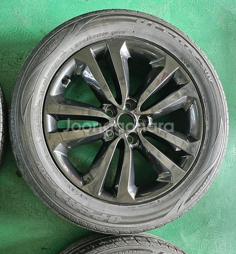 올뉴카니발 19인치 순정 유광블랙 휠타이어 한대분 판매--4