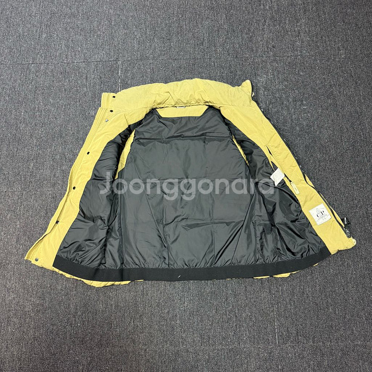 CP컴퍼니 겨자색 패딩 조끼--4