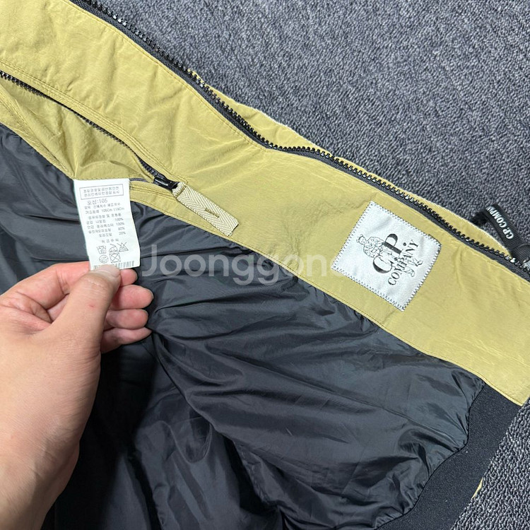 CP컴퍼니 겨자색 패딩 조끼--6
