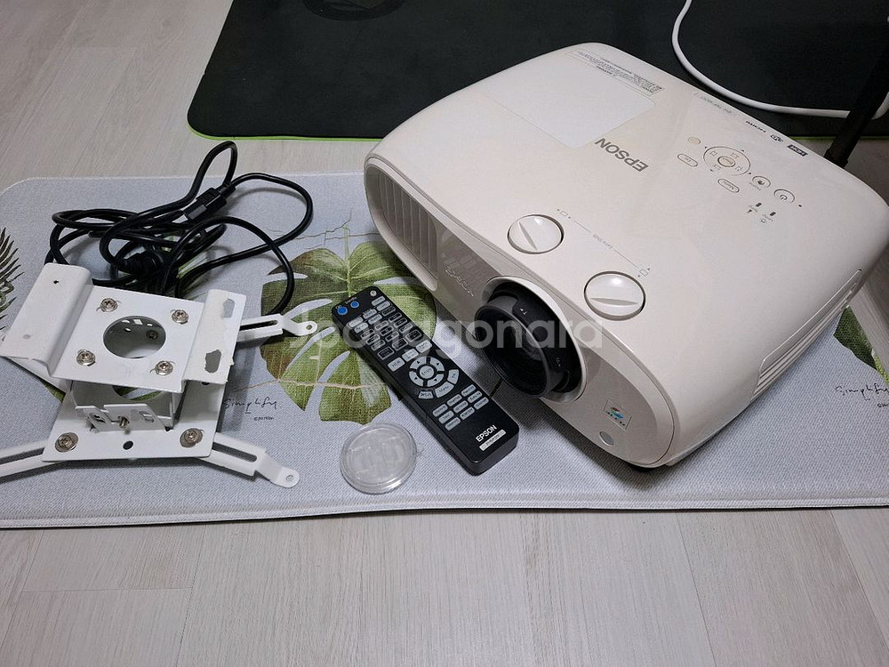 엡손 4k 빔프로젝터 프로젝트 tw7000 (105시간--3