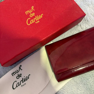 정품 까르띠에 장지갑 버건디 판매