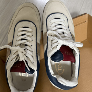 토즈 텝스 로우탑 스니커즈(남성화) 판매합니다.