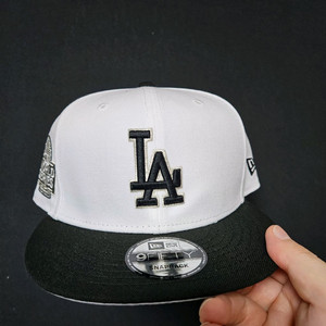 뉴에라 9fifty 스냅백 검흰