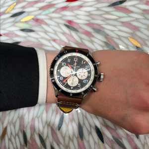 브라이틀링 슈 AVI B04크로노그래프GMT46모스키토