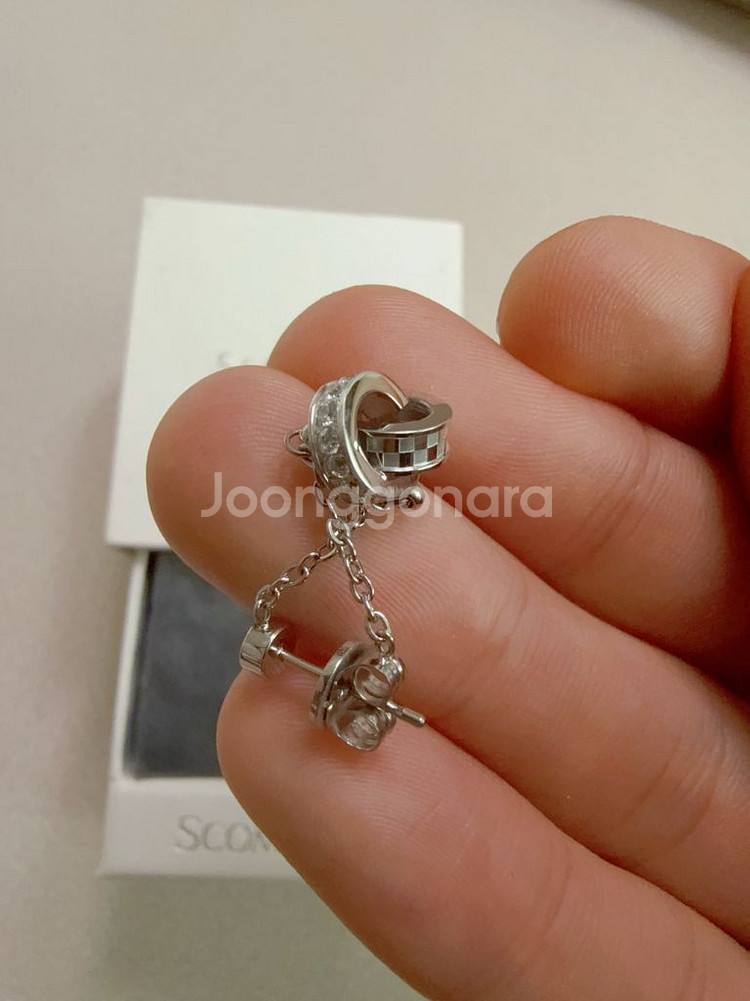 SCOMMAG 은색 귀걸이--0