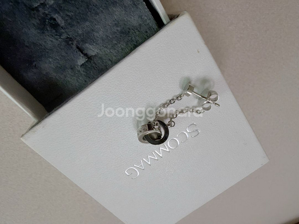 SCOMMAG 은색 귀걸이--2