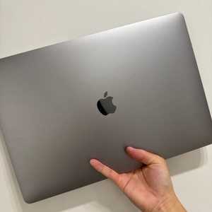 맥북프로 15인치 2018년형 / i7 16GB / S