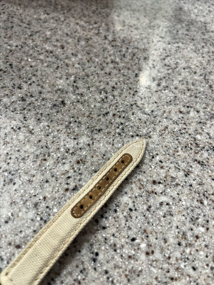해밀턴 카키필드 33mm 흰판 쿼츠 판매합니다--2