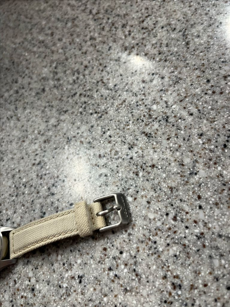 해밀턴 카키필드 33mm 흰판 쿼츠 판매합니다--3