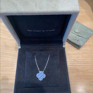 반클리프 목걸이 칼세도니