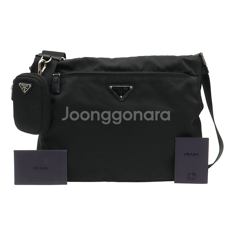 프라다 테수토 포코노 나일론 은장 트라이앵글 크로스백--1