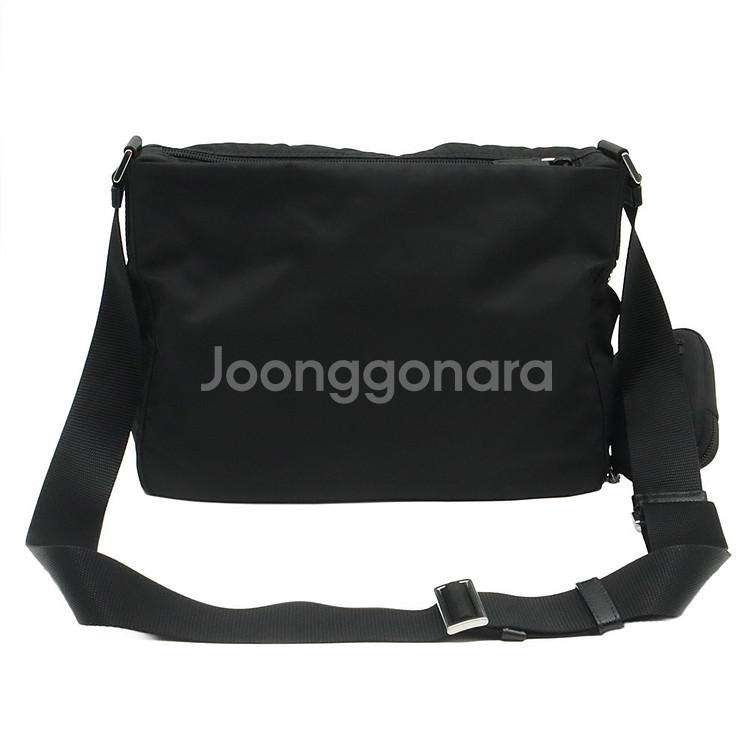 프라다 테수토 포코노 나일론 은장 트라이앵글 크로스백--2