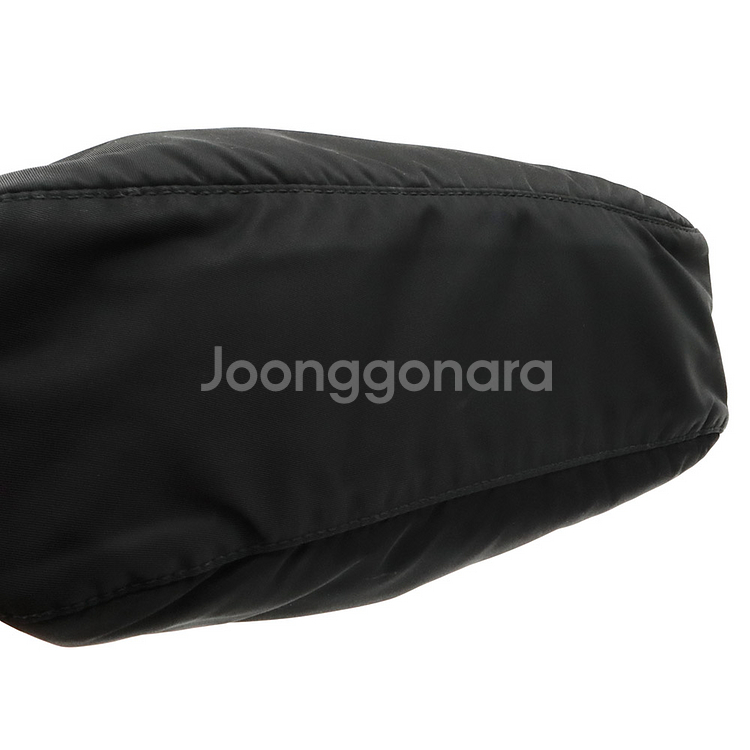 프라다 테수토 포코노 나일론 은장 트라이앵글 크로스백--4