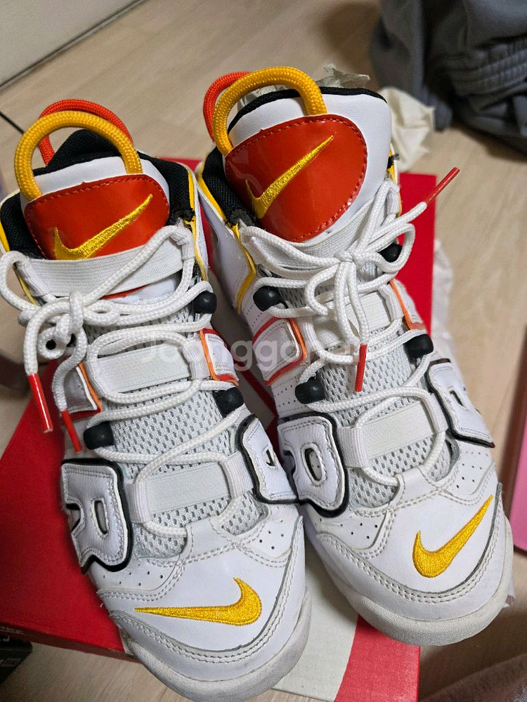 나이키 운동화 2켤레 보고 가세요--1