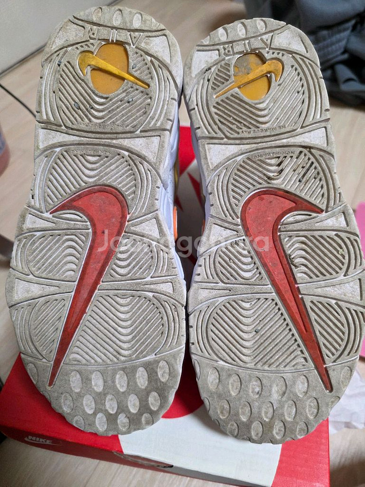 나이키 운동화 2켤레 보고 가세요--2