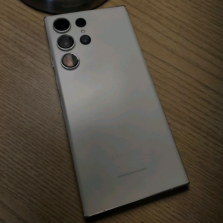 갤럭시 울트라 23 크림 이미지