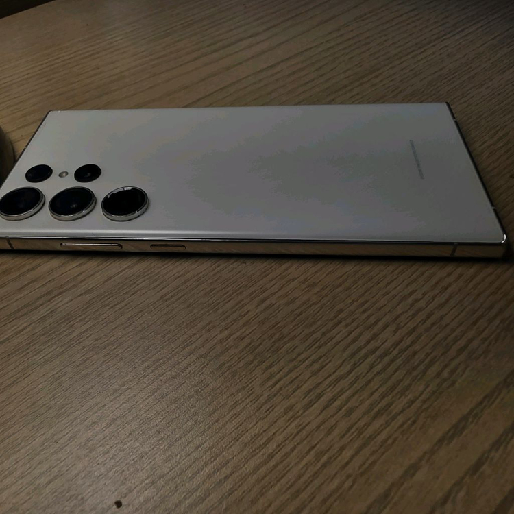 갤럭시 울트라 23 크림 이미지