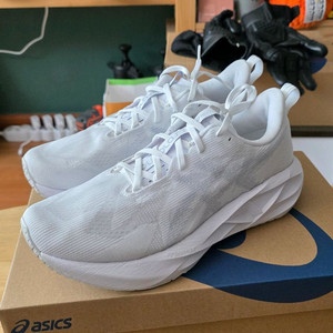 아식스275size 노바블라스트 런닝화 팝니다