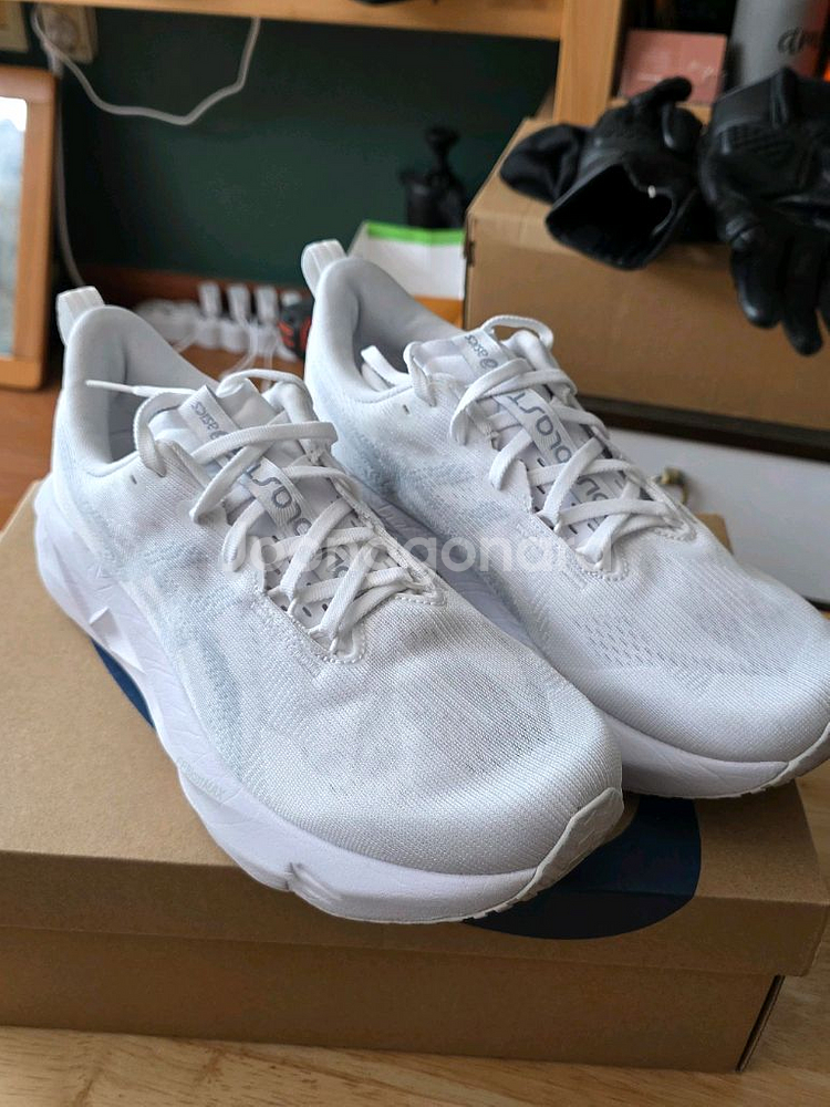 아식스275size 노바블라스트 런닝화 팝니다--1