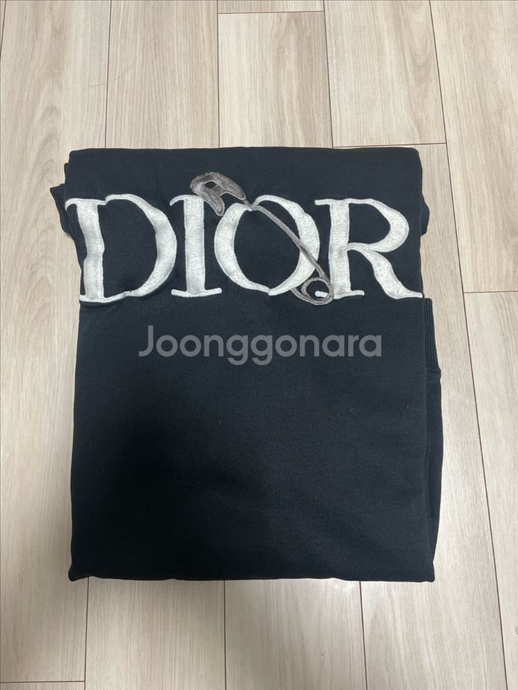 디올 클립 맨투맨 급처라서 내일 내려감--0