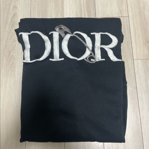 디올 클립 맨투맨 급처라서 내일 내려감