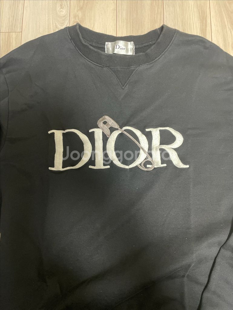 디올 클립 맨투맨 급처라서 내일 내려감--1