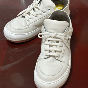 쎄너이 스니커드