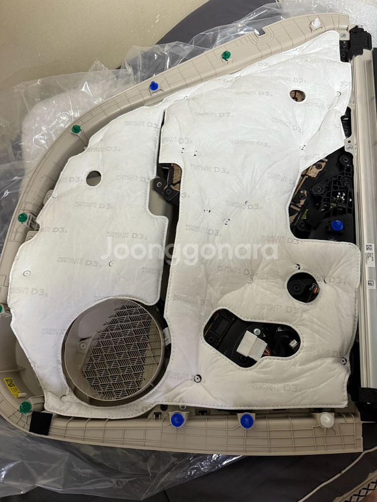 더뉴 K8 리어 조수석 도어트림(뉴트럴베이지) 팝니다--2