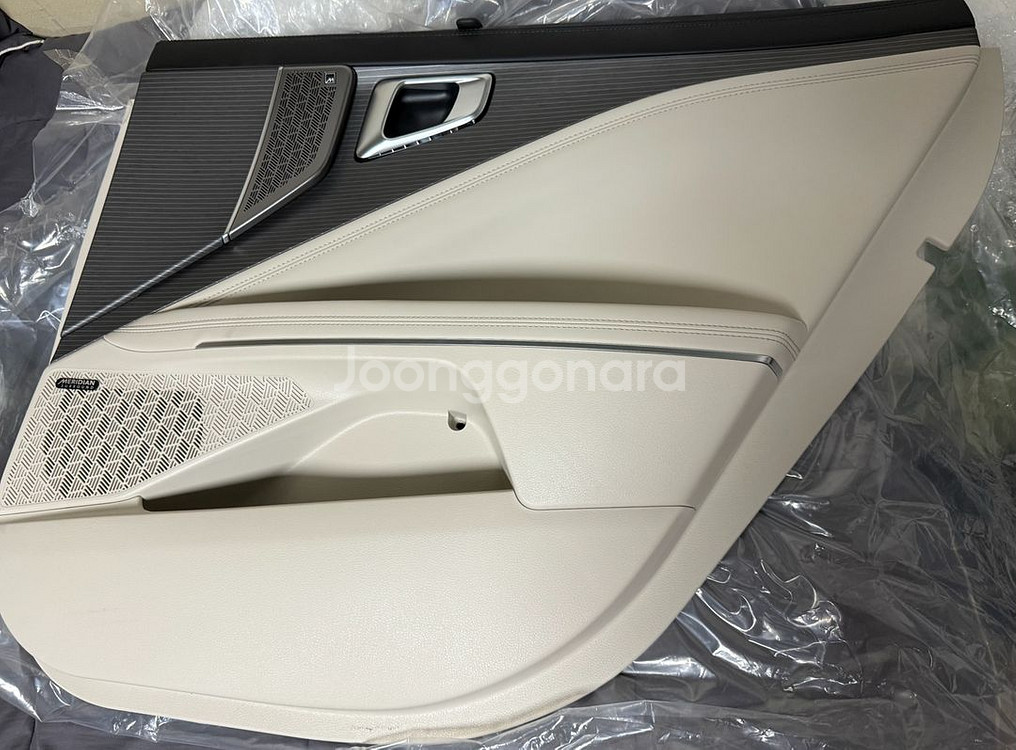 더뉴 K8 리어 조수석 도어트림(뉴트럴베이지) 팝니다--0