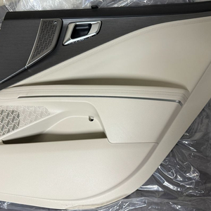 더뉴 K8 리어 조수석 도어트림(뉴트럴베이지) 팝니다