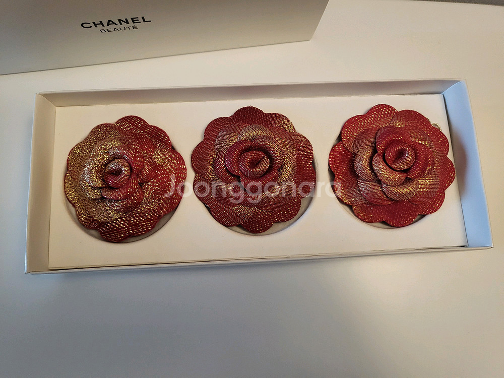 정품) 샤넬 까멜리아 오너먼트 참 장식 (코스메틱)--1