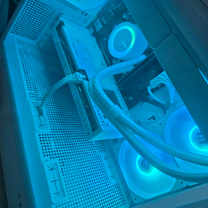 i5 14600kf 4060 데스크탑 본체 팝니다.