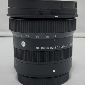 시그마 10-18 f2.8 후지용 신동급 팝니다.