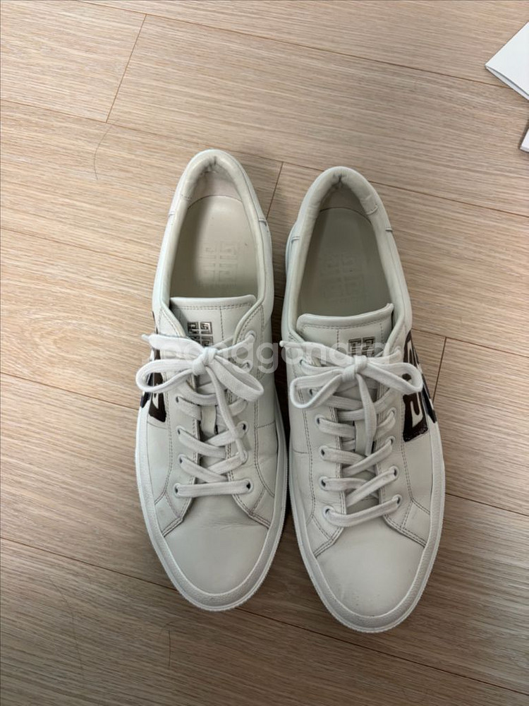 지방시 화이트 로고 스니커즈--2