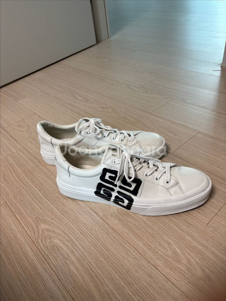 지방시 화이트 로고 스니커즈--4