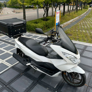 혼다 pcx125 16년 화이트컬러 짧은키로수 팝니다