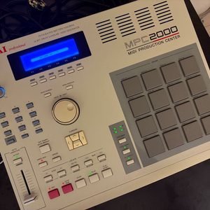akai mpc2000 판매합니다