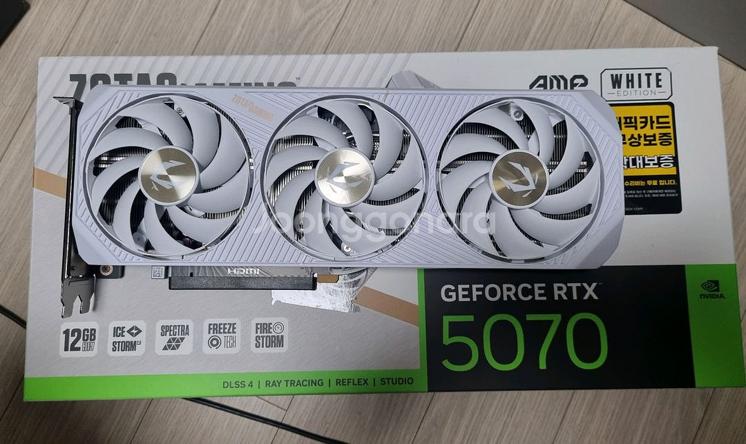 조텍 rtx 5070 amp 화이트 팝니다--0