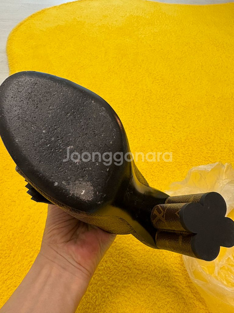 루이비통 인디애나 뮬 모노그램 샌들판매합니다--3