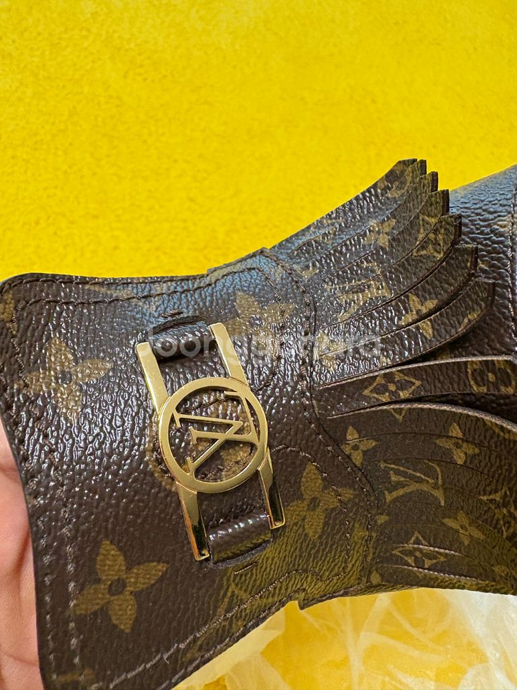 루이비통 인디애나 뮬 모노그램 샌들판매합니다--1