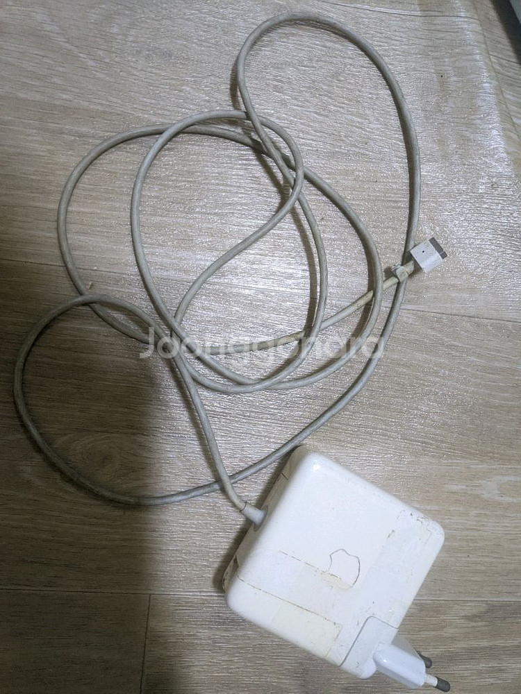 하자 있는 맥북 A1286 충전기--0