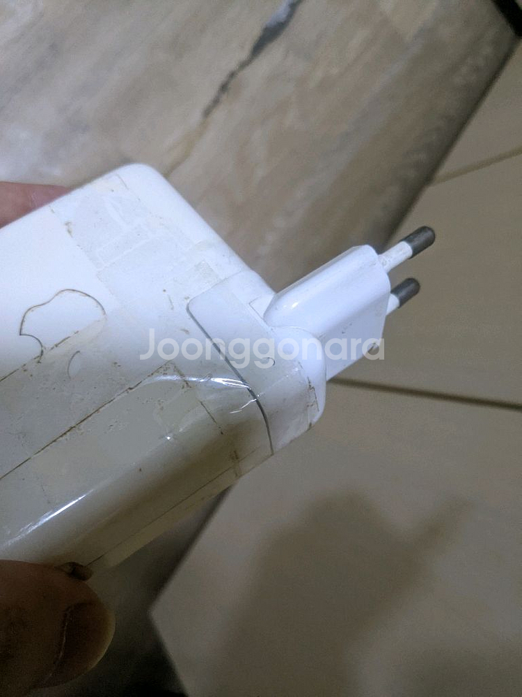 하자 있는 맥북 A1286 충전기--1