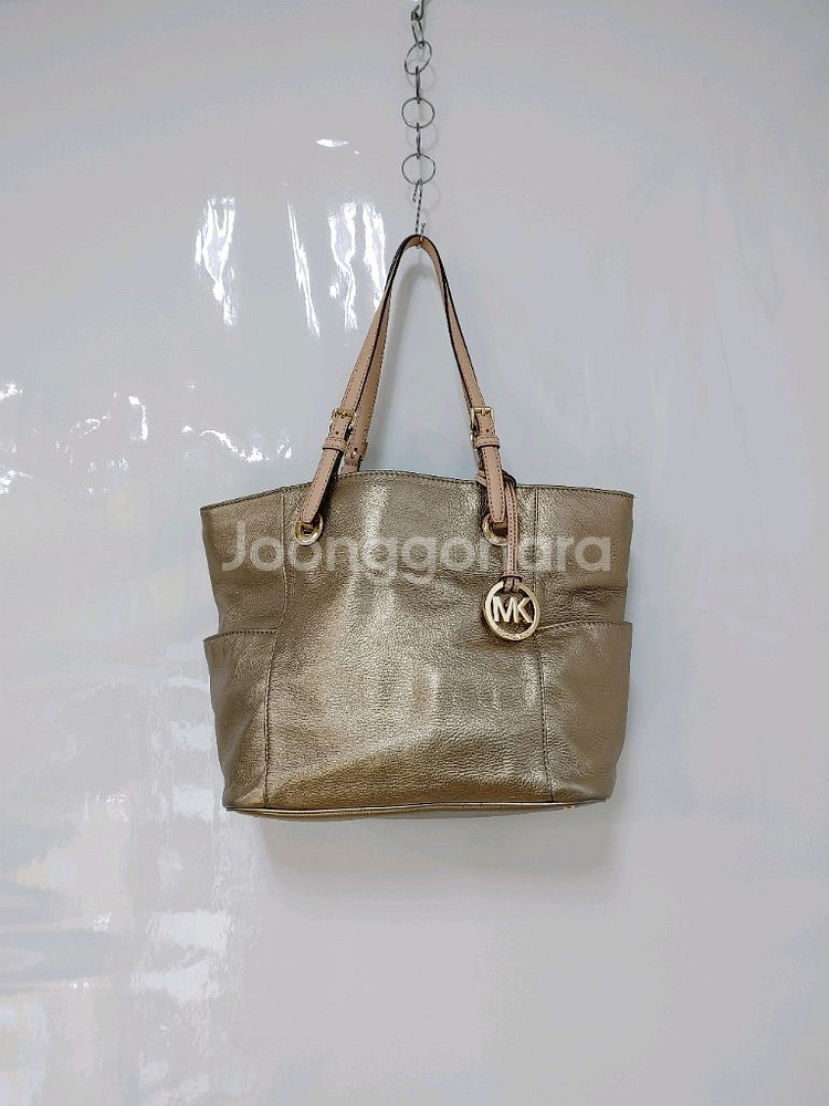 MICHAEL KORS 마이클 코어스 천연소가죽 골드--0